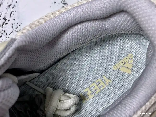 hype Adidas 700 Boost Analog EG7596 Yeezy 0608